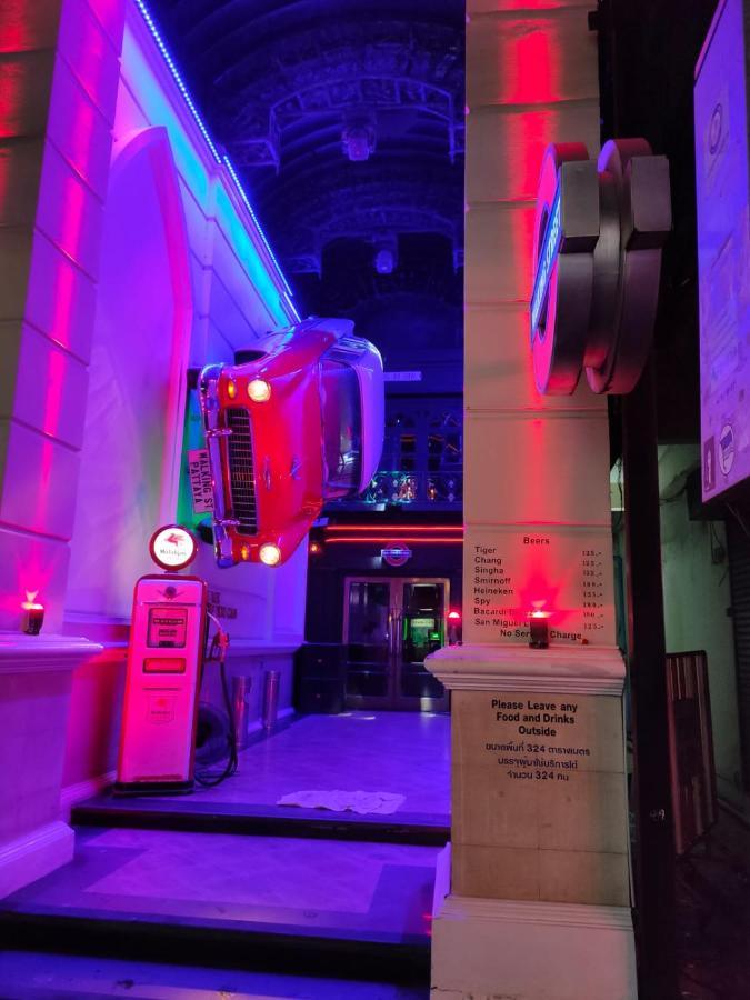 Walking Street Encore Hotel Патая Екстериор снимка
